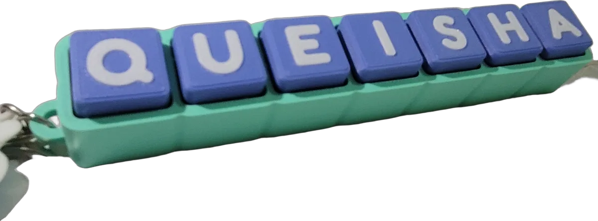 QUEISHA. Keycap Raspberry Blue, huruf White, dudukan Seafoam Green.