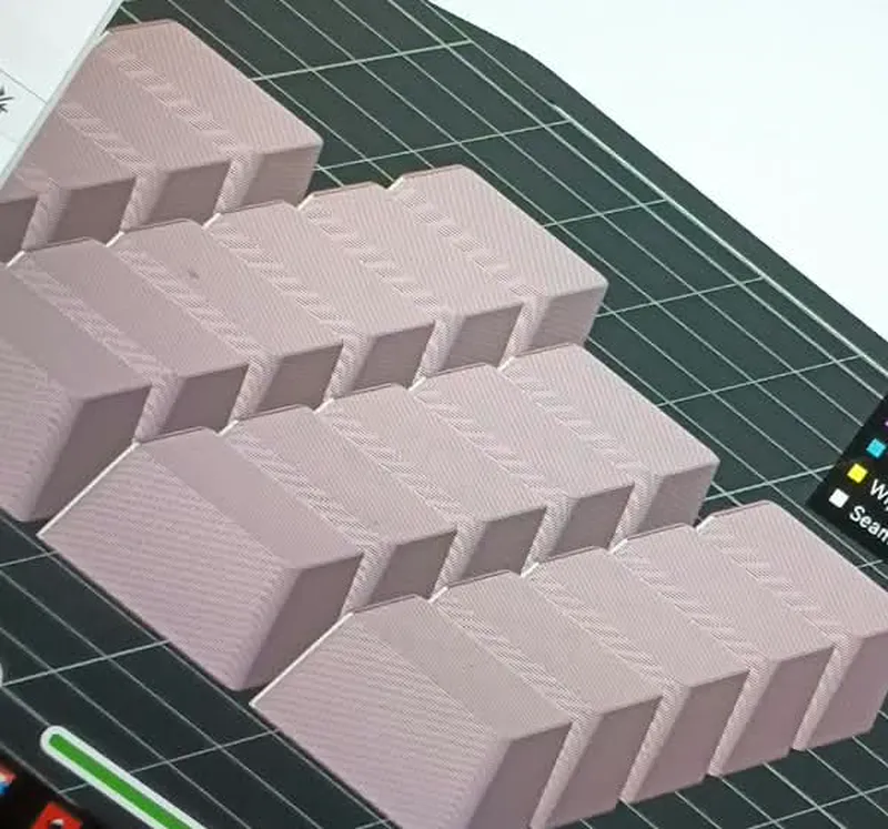 Keycap disusun di slicer sebelum dicetak.